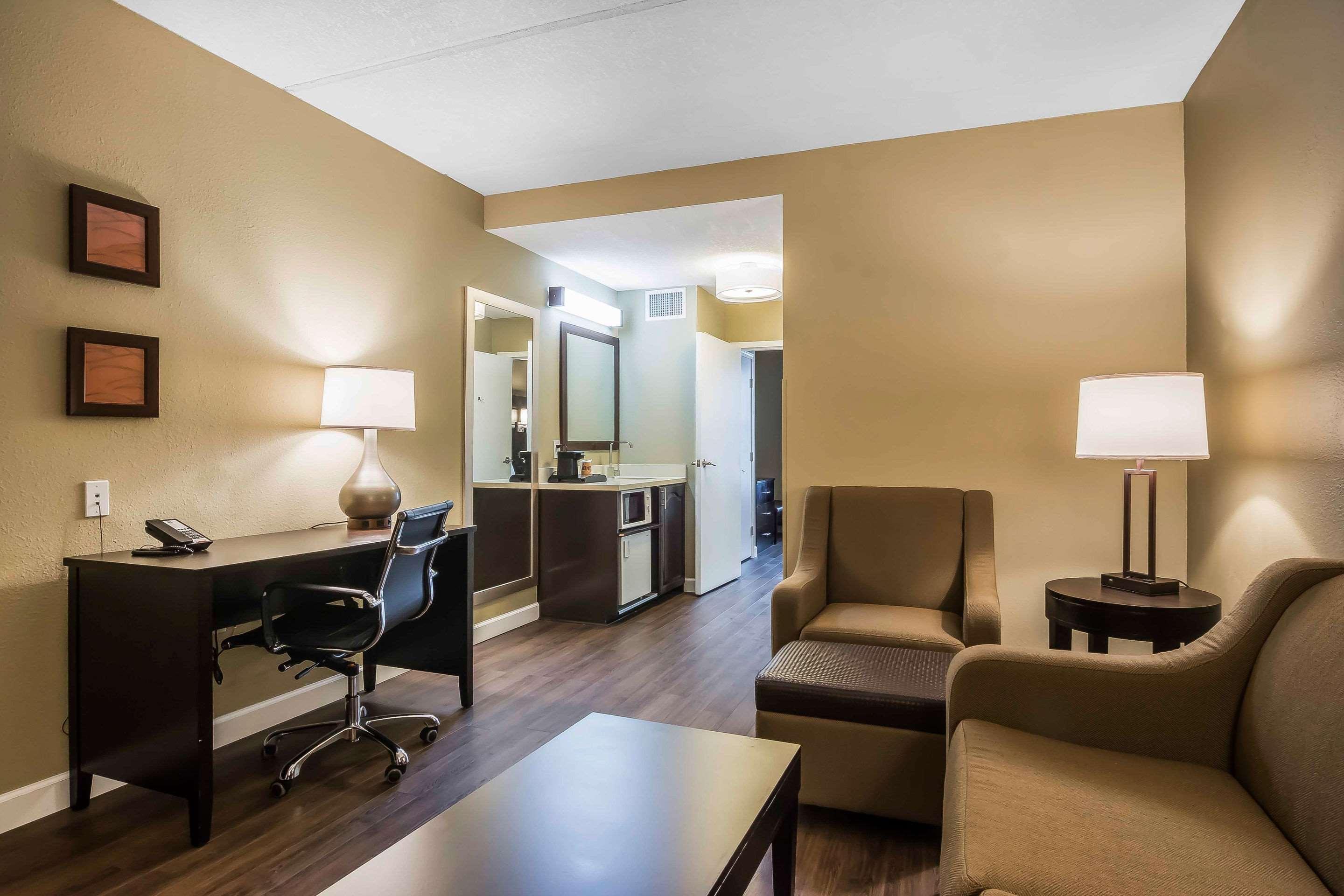 Comfort Inn & Suites Near Six Flags Lithia Springs Luaran gambar
