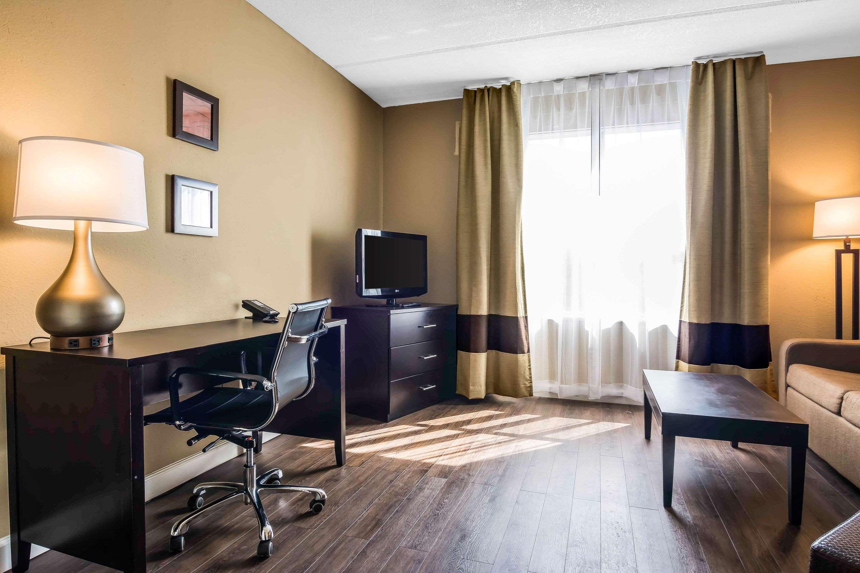 Comfort Inn & Suites Near Six Flags Lithia Springs Luaran gambar